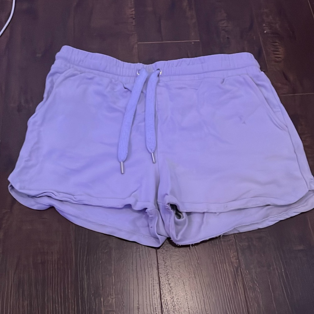 Tag violet stretch shorts
